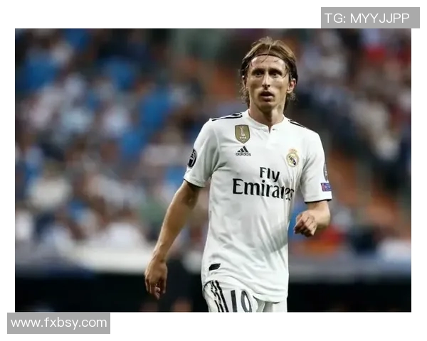 三十多岁足球球星风采依旧 展现成熟魅力与场上领导力